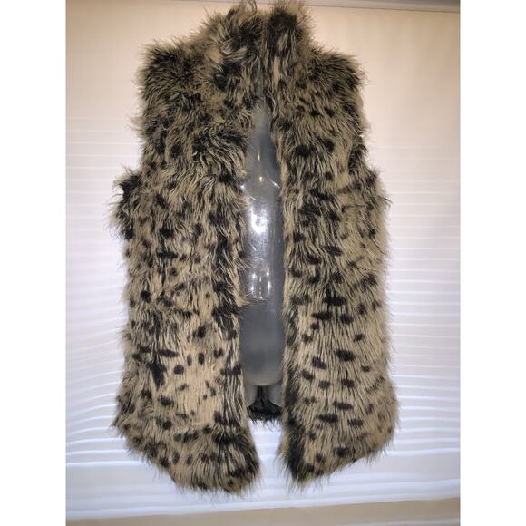 Alice + Olivia Jackets & Blazers - Al­ice + Olivia Animal Print Faux Fur Vest Size Small